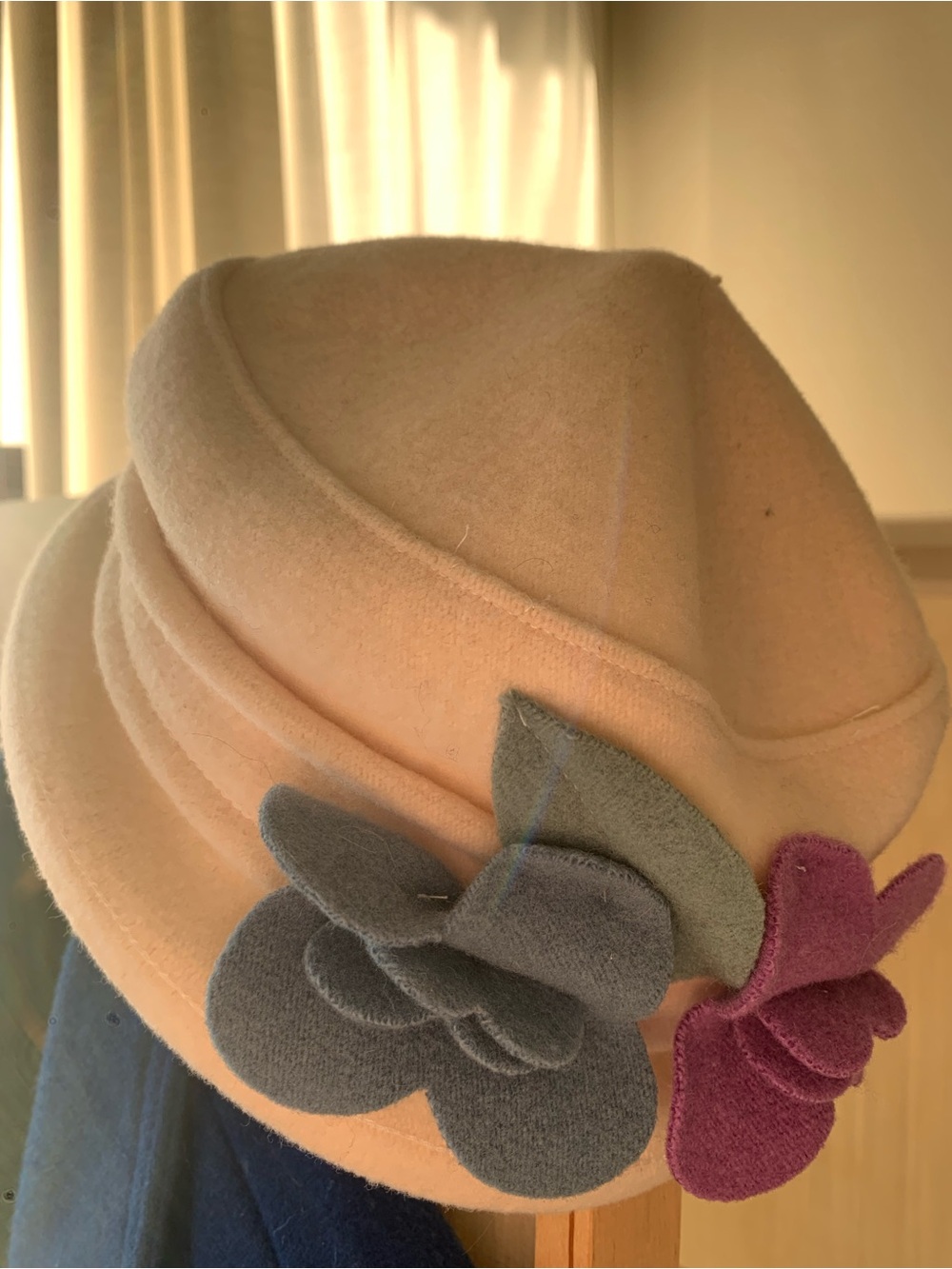 Parkhurst 100% Wool Cream Coloured Women’s Hat with Felted Flowers